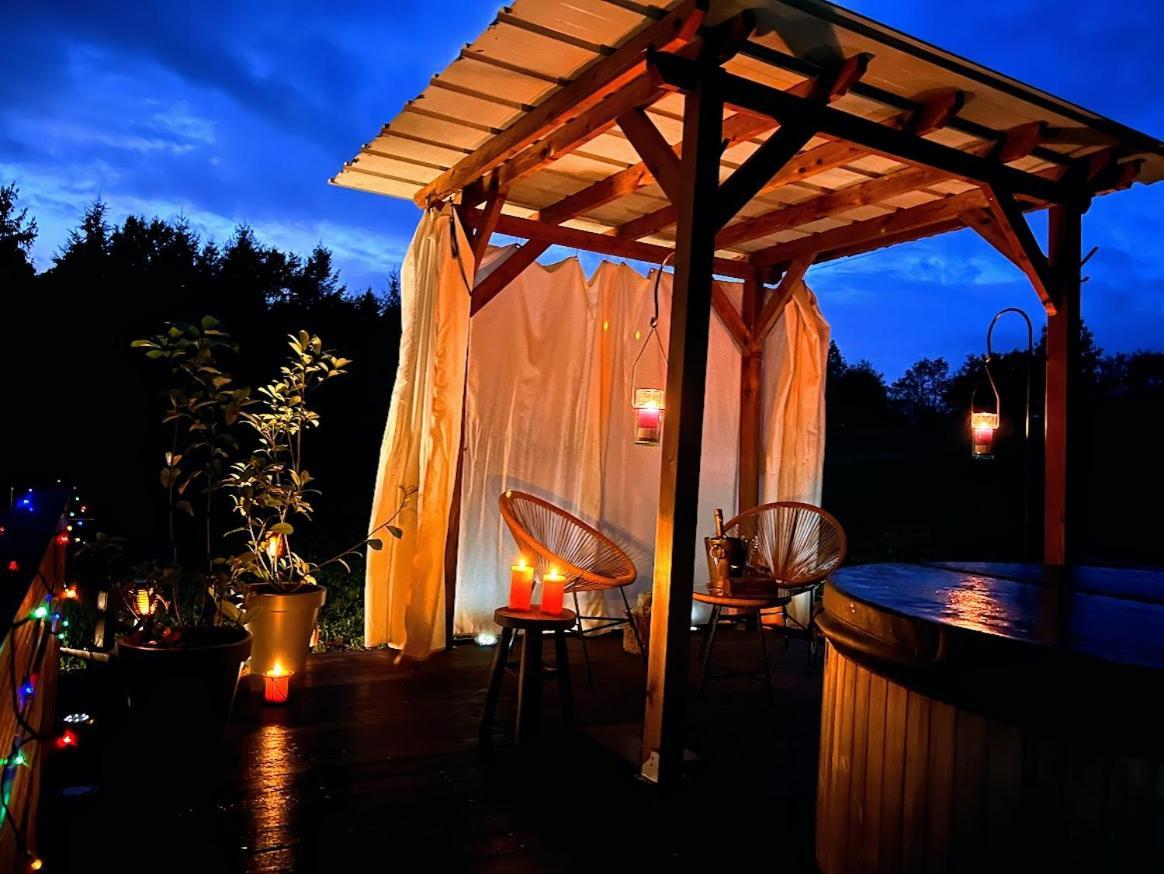 Domaine Le Manoir, Gites De Charme Et De Caractere Avec Piscines Privatisees Et Spa Nordique Fossemagne Exterior photo